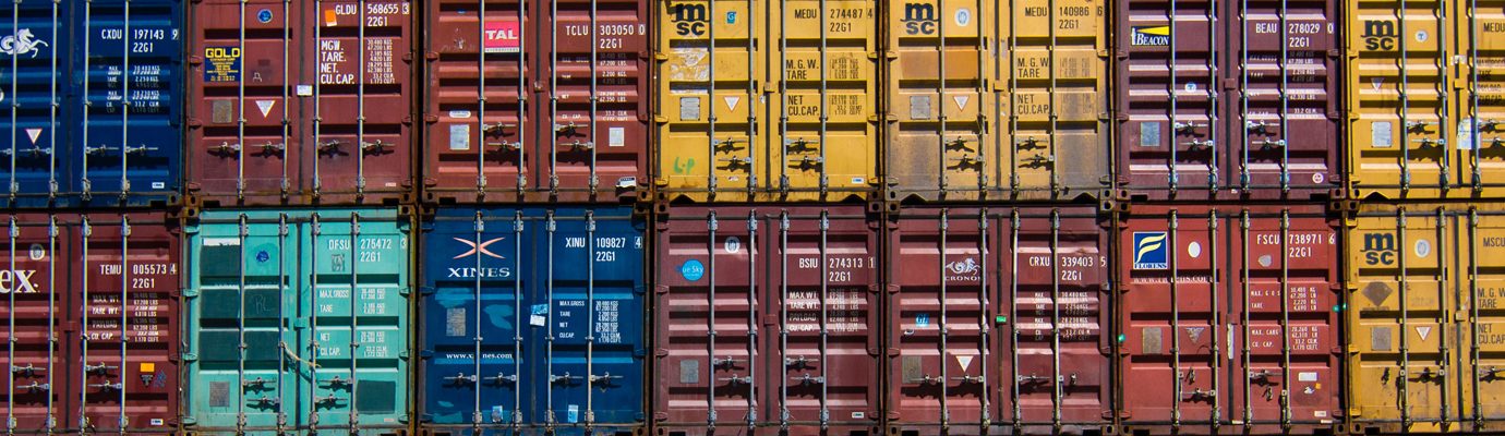 guillaume-bolduc-259596-unsplash-Containers