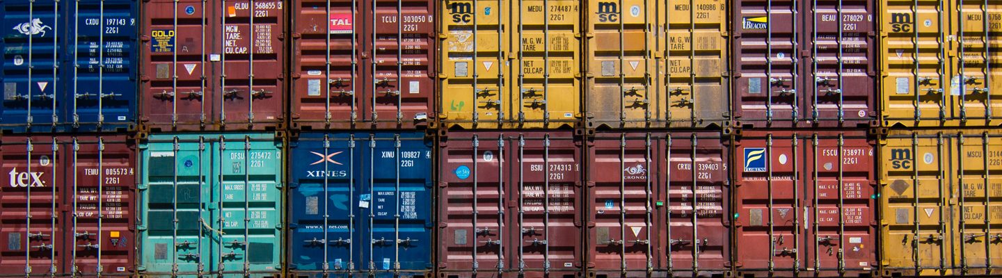 guillaume-bolduc-259596-unsplash-Containers